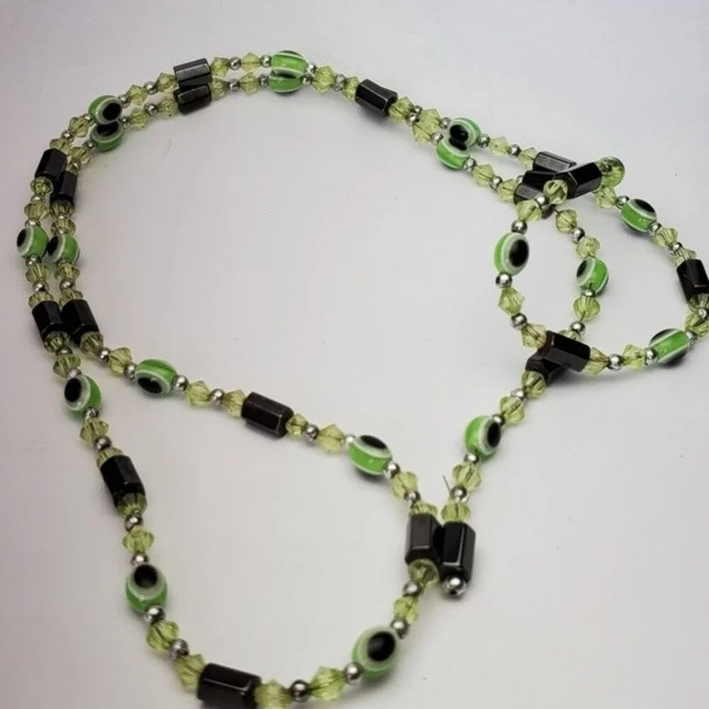 Magnetic Wrap around Green eye bracelet one size *